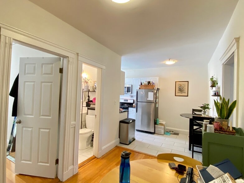 Building Photo - 1860 Commonwealth Ave