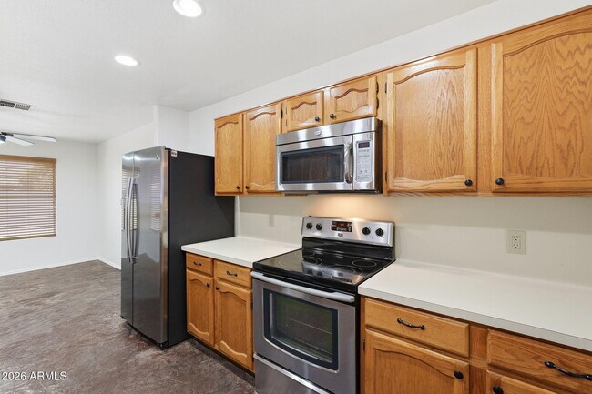 Building Photo - 457 S Meadows Dr