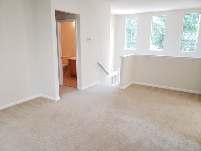 Building Photo - WillowGlen: Beautiful 3 Bedroom 3 Bathroom...