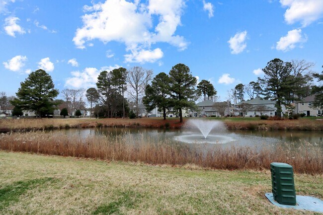 Building Photo - 1356 Lake Dr