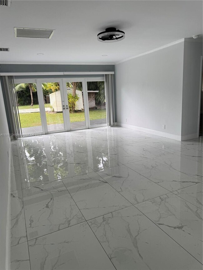 Building Photo - 11811 NW 5th Ct