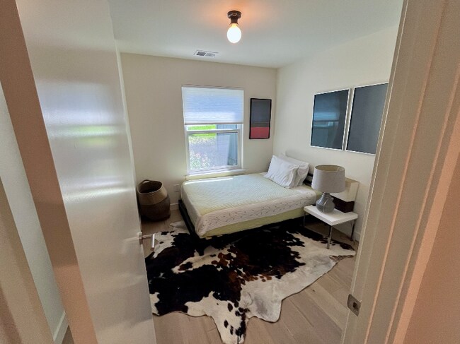 Building Photo - 55 Benthaven Pl