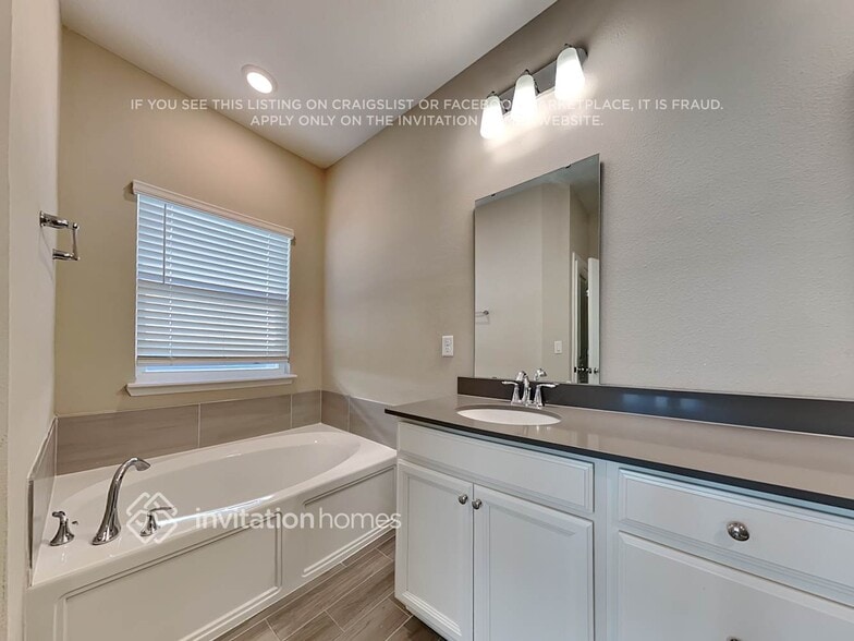 Building Photo - 6310 Starlight Dr