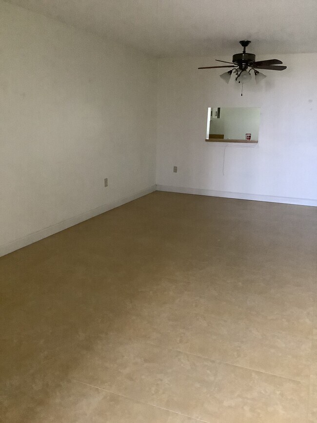 Building Photo - 1800 N Lauderdale Ave