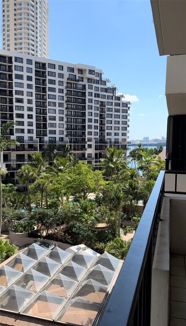 Building Photo - 520 Brickell Key Dr