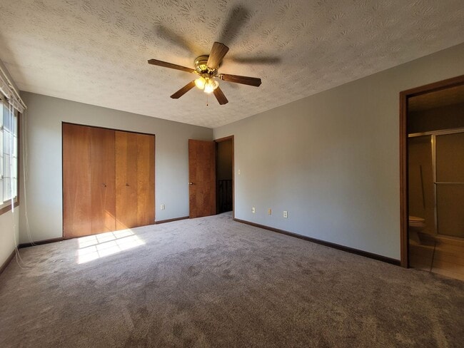 Building Photo - 3 Bedroom, 2.5 Bath Townhouse in Beavercreek!