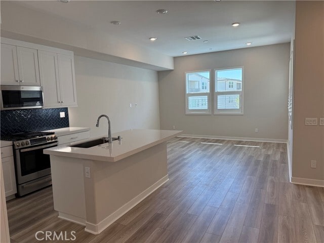 Building Photo - 995 Poppy Ct