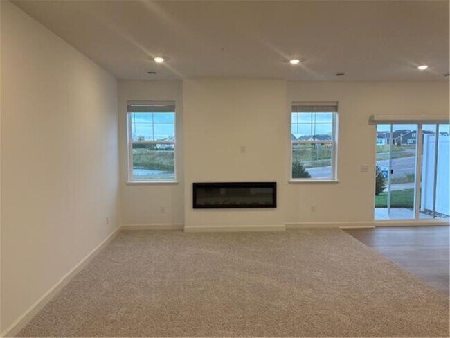 Building Photo - 10513 Harbor Ln N