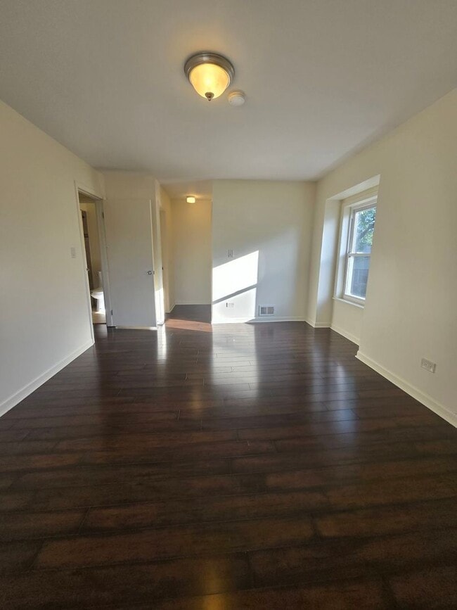 Building Photo - 2120 N Ginger Creek Cir