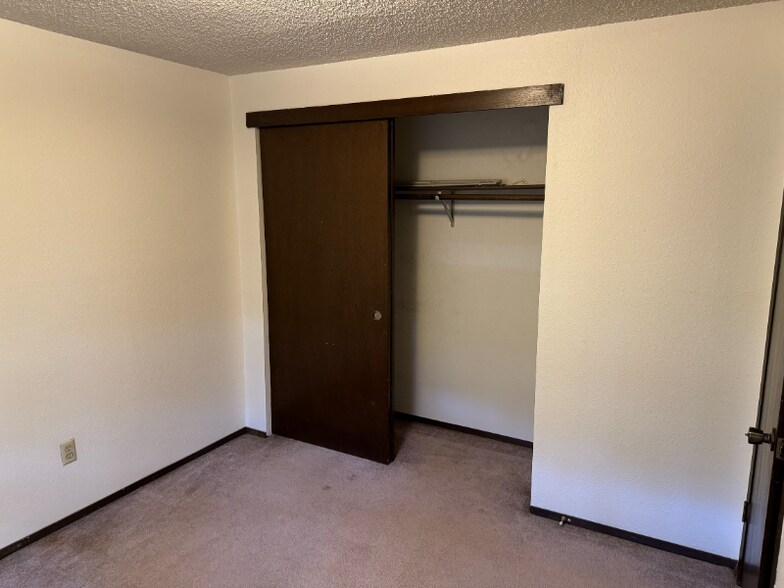 Building Photo - 950 SW Harrier Cir