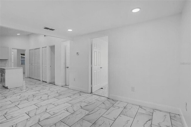 Building Photo - 906 Celery Ave