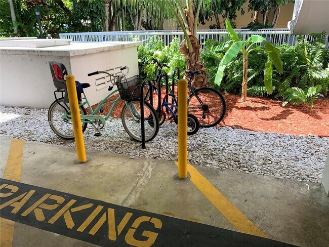 Building Photo - 130 Mendoza Ave