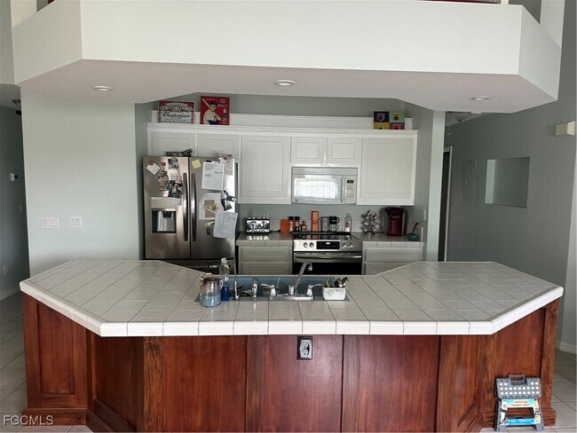 Building Photo - 950 Moody Rd