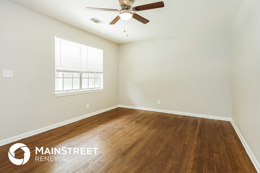 Building Photo - 690 Brooksdale Dr