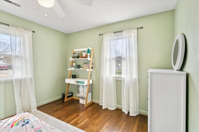 Building Photo - 18 S Greenfield Ave