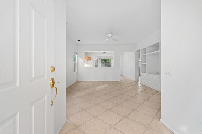 Building Photo - 78472 Glastonbury Way