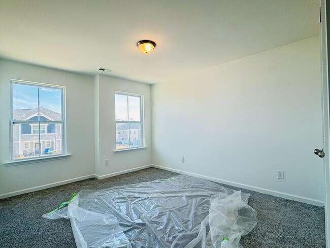 Building Photo - Spacious 3-Bed Townhome with Double Garage - Garner