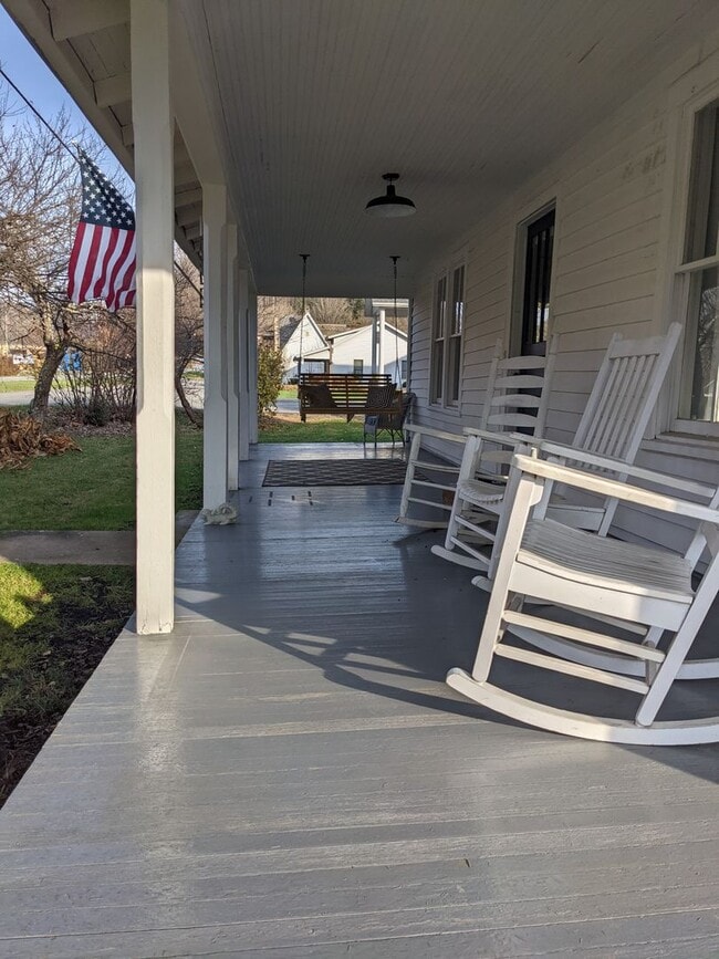 Building Photo - Barnardsville Rental!