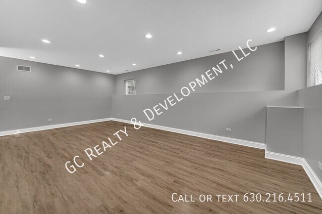 Building Photo - 1048 N Lawndale Ave