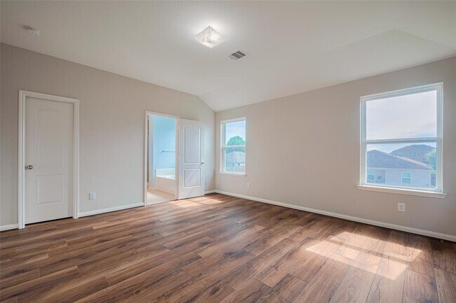 Building Photo - 5123 Oak Briar Ln