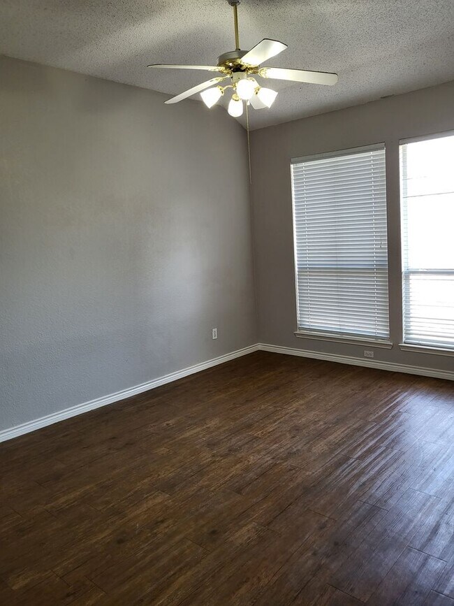Building Photo - 6411 Clear Pool Dr