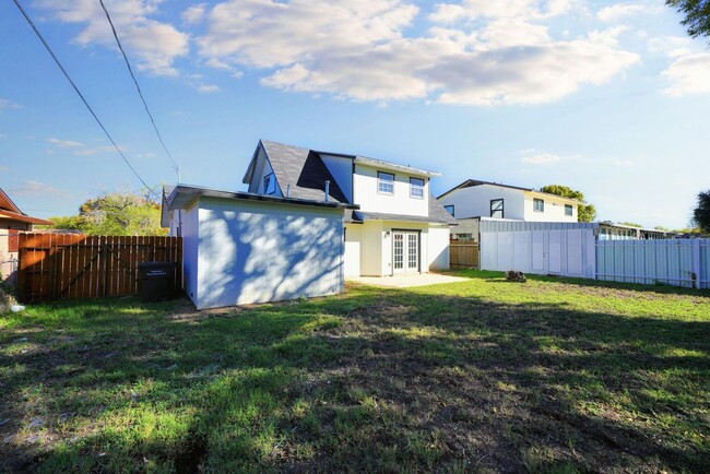 Building Photo - Beautifully Renovated 3-Bed, 2-Bath Home i...