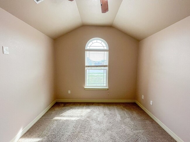 Building Photo - Available NOW This charming 1 story, 3 bedroom, 2 bath house could be your next home! Beautiful c...