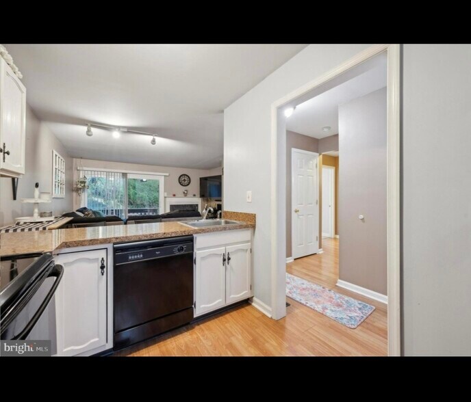 Building Photo - 338 Cashel Ct