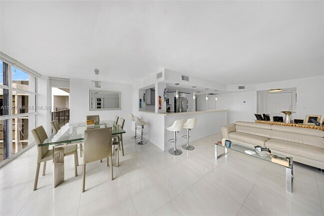 Building Photo - 600 Parkview Dr