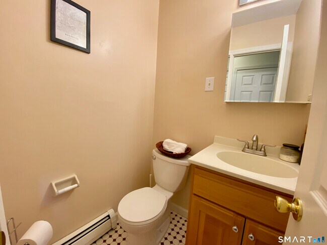 Building Photo - 908 State St