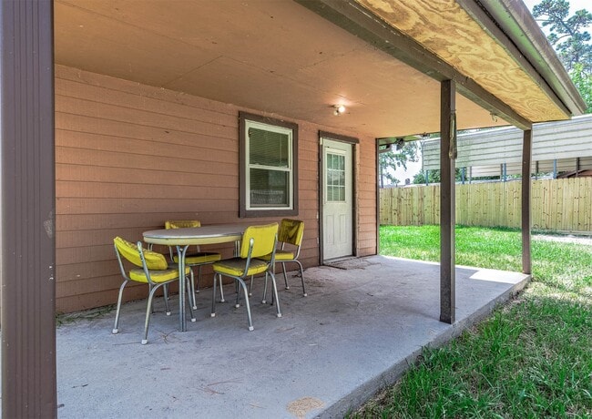 Building Photo - 5813 Russell Ln