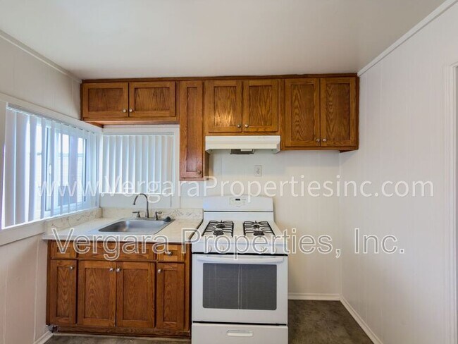 Building Photo - 13505 Mariposa Ave