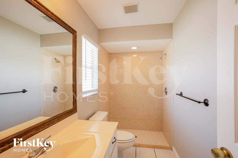 Building Photo - 2275 Vedado St