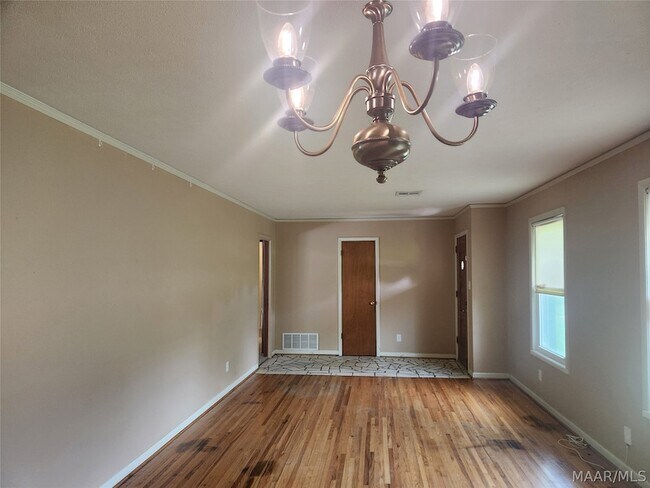 Building Photo - 1203 Oates Rd