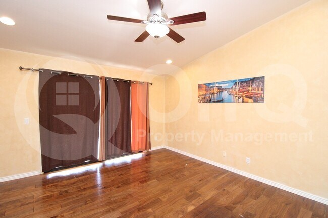Building Photo - 4345 E Meadow Dr