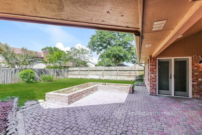 Building Photo - 15522 4 Leaf Dr