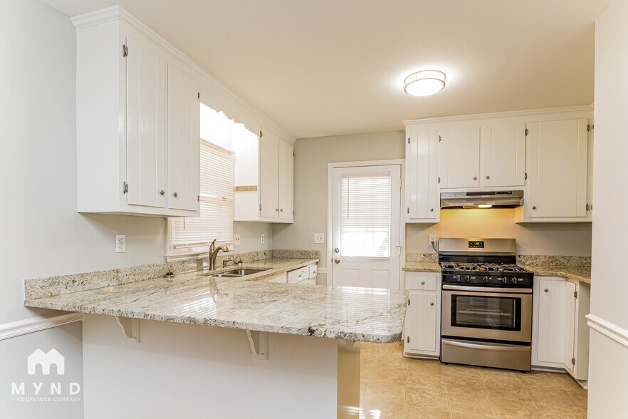 Building Photo - 220 Glaive Dr
