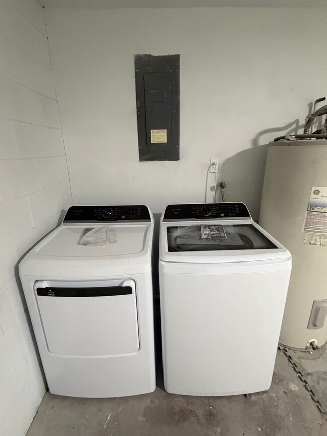 Building Photo - Fully Renovated 3-Bedroom Home with Garage in Orlando