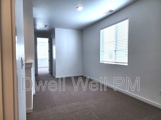 Building Photo - 350 N Lagrasse Ln