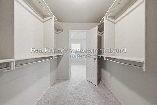 Building Photo - 3706 S 13th Pl