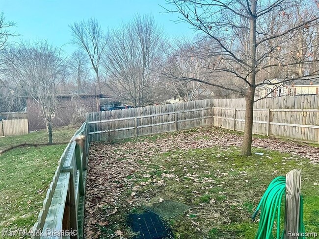 Building Photo - 615 Leon Rd