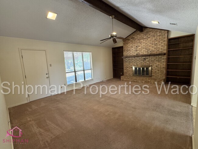 Building Photo - 919 La Porte Dr