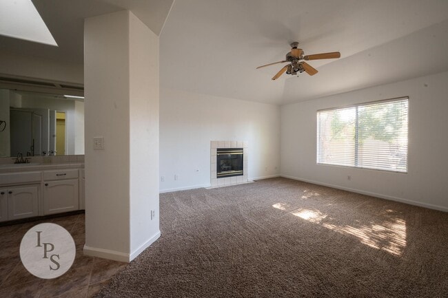 Building Photo - Gated Fresno NW Home, 3BR/2BA, in CUSD - L...
