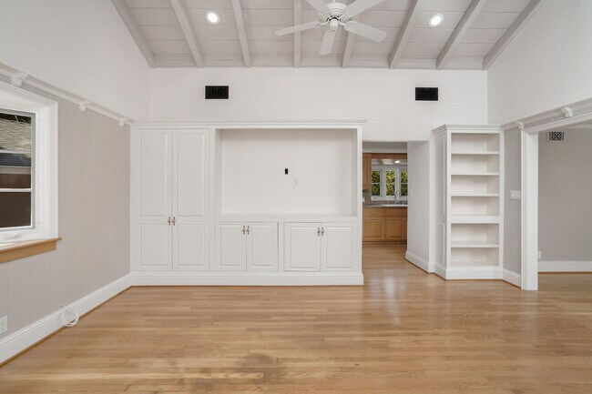 Building Photo - 5360 Bothwell Rd
