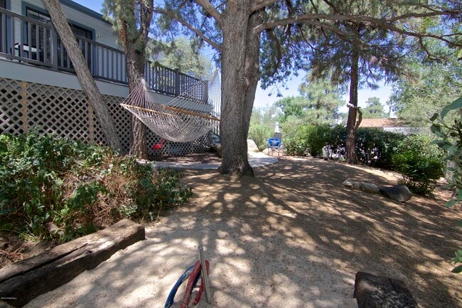Building Photo - 1444 Vista Rd