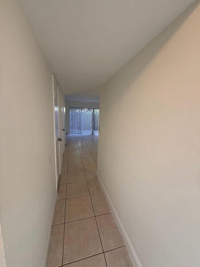 Building Photo - 3003 NW 5th Terrace