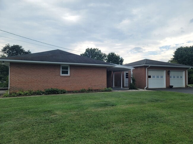 Building Photo - 22157 Holiday Dr