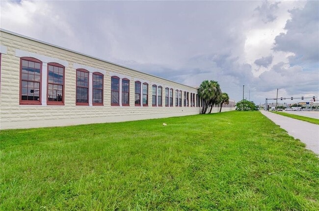 Building Photo - 2001 E 2nd Ave