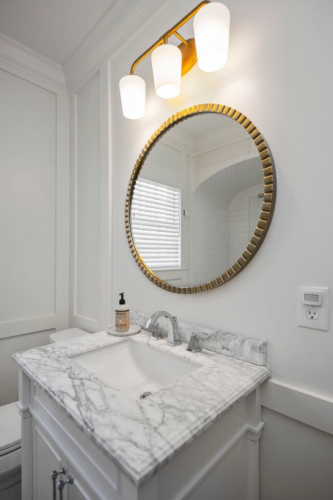 Building Photo - 1411 Fontaine Rd