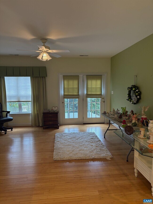 Building Photo - 127 Deerwood Dr